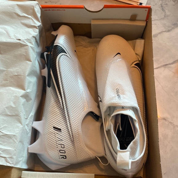 NEW IN BOX. NIKE CLEATS